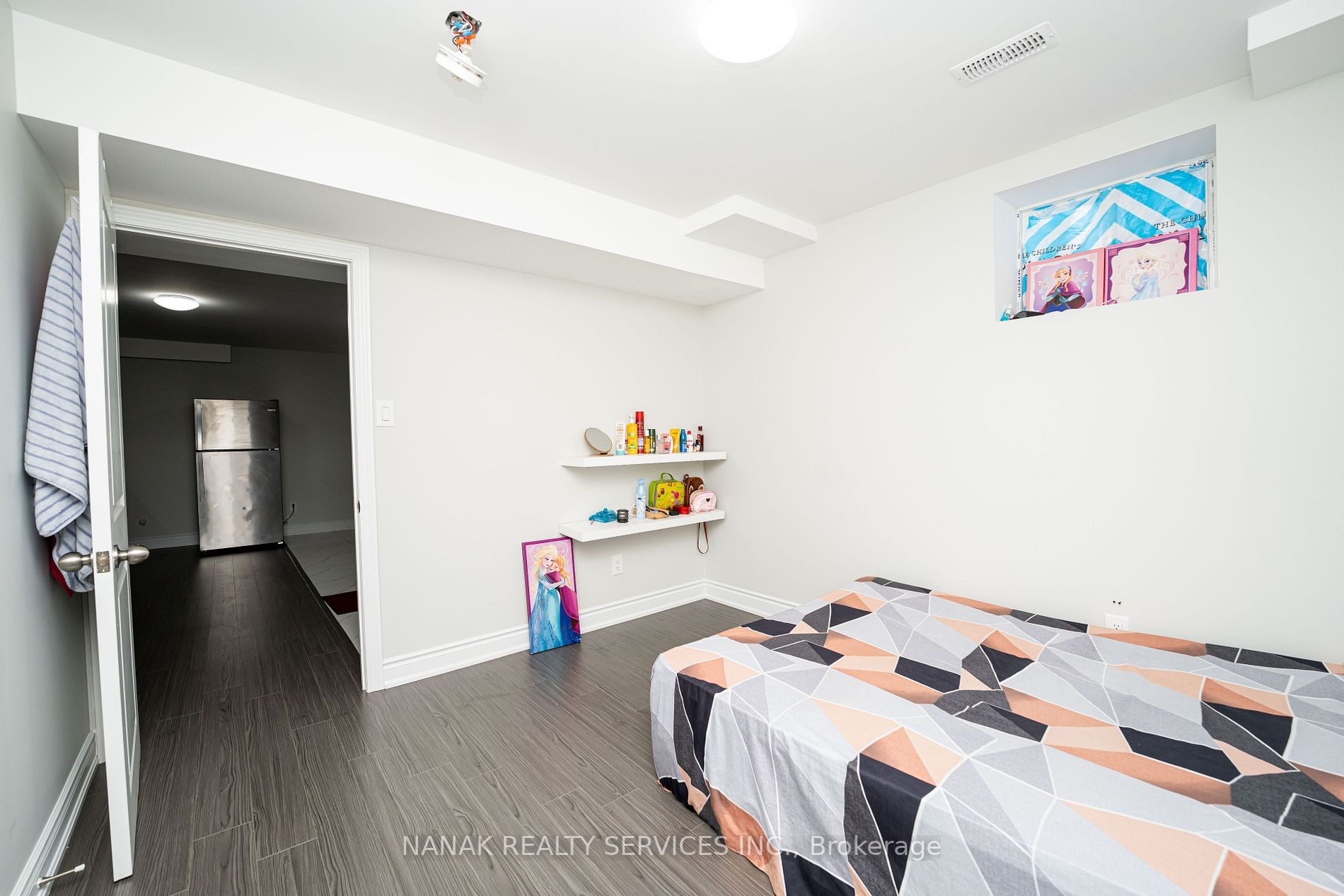 552 Brisdale Dr