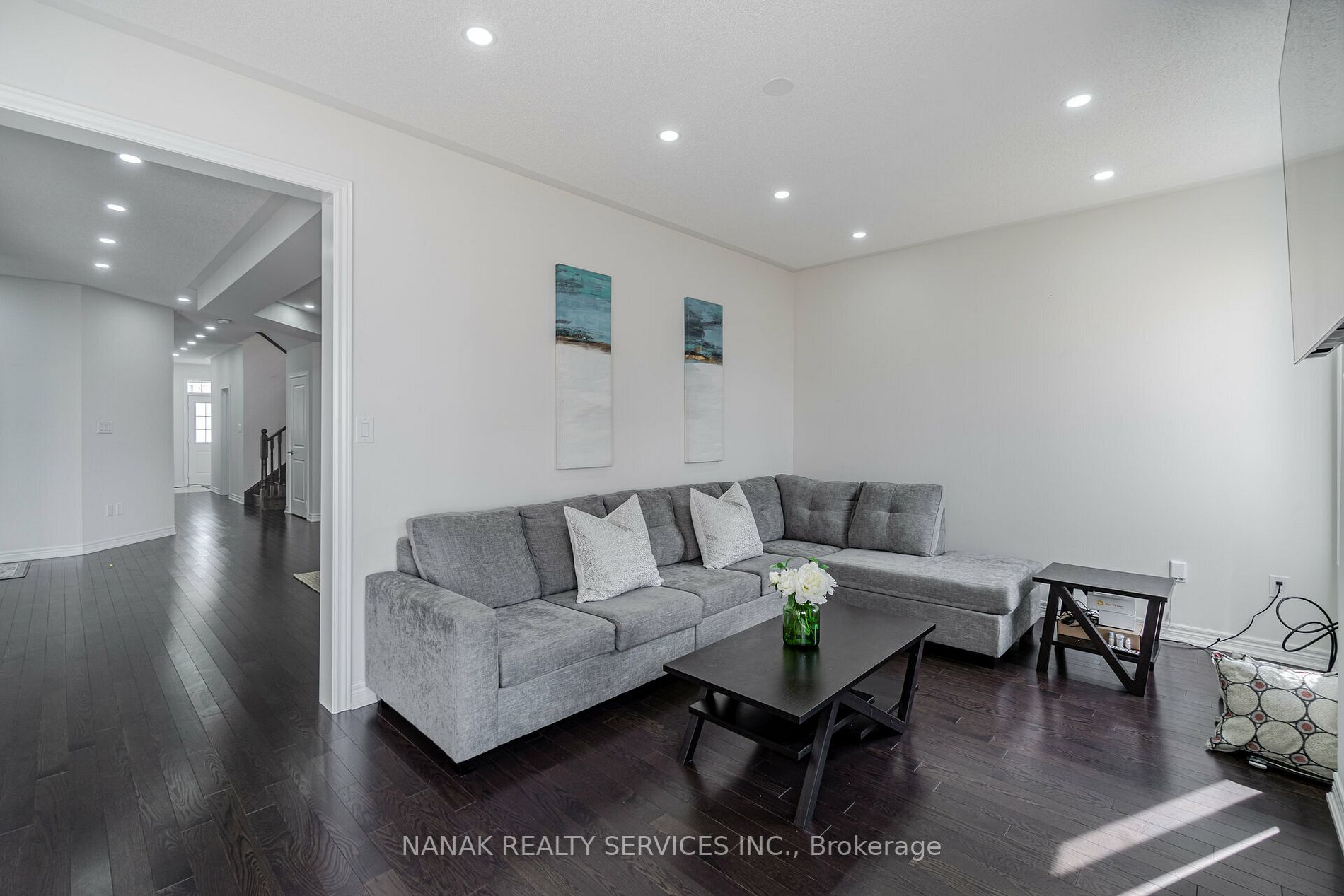 552 Brisdale Dr