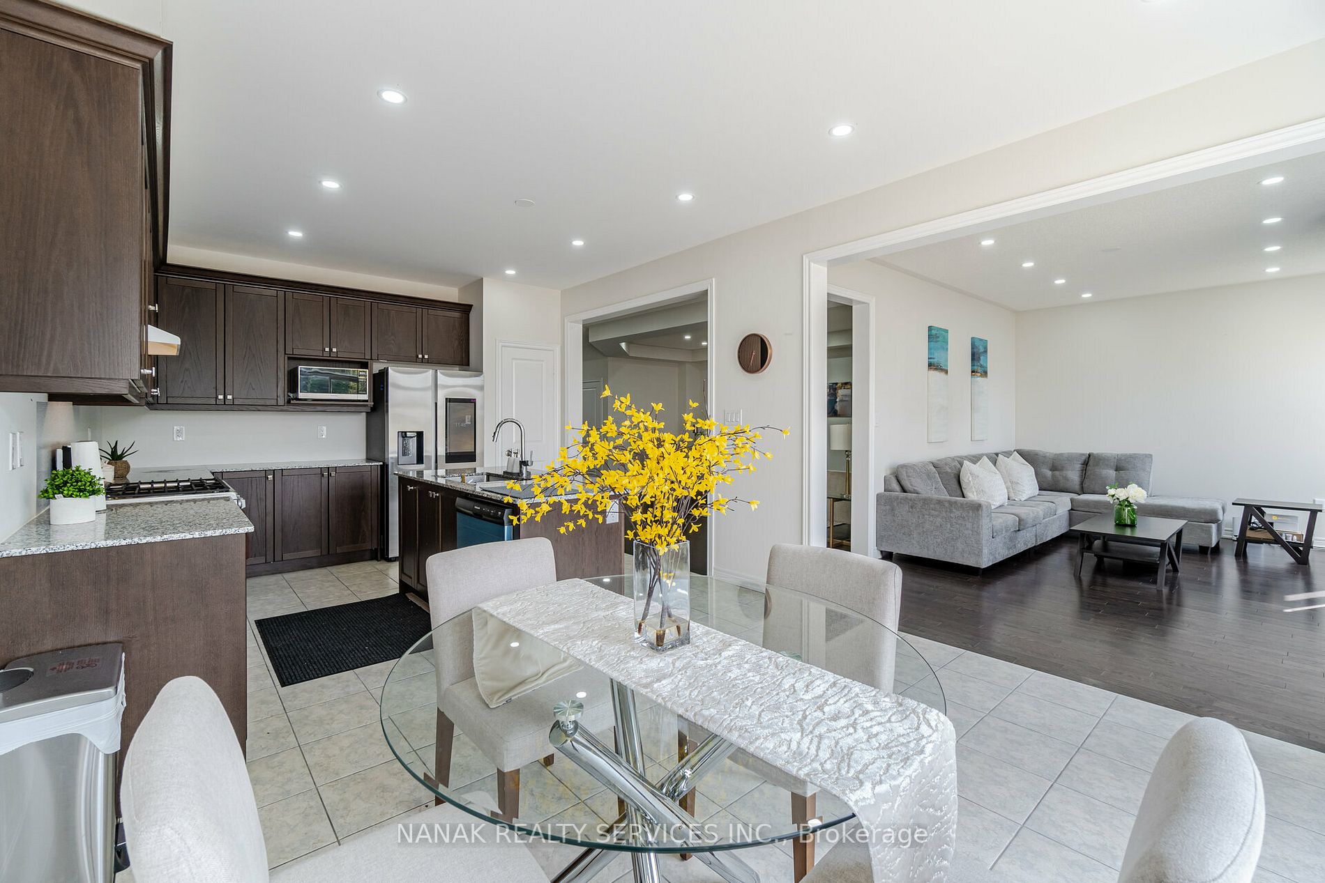 552 Brisdale Dr