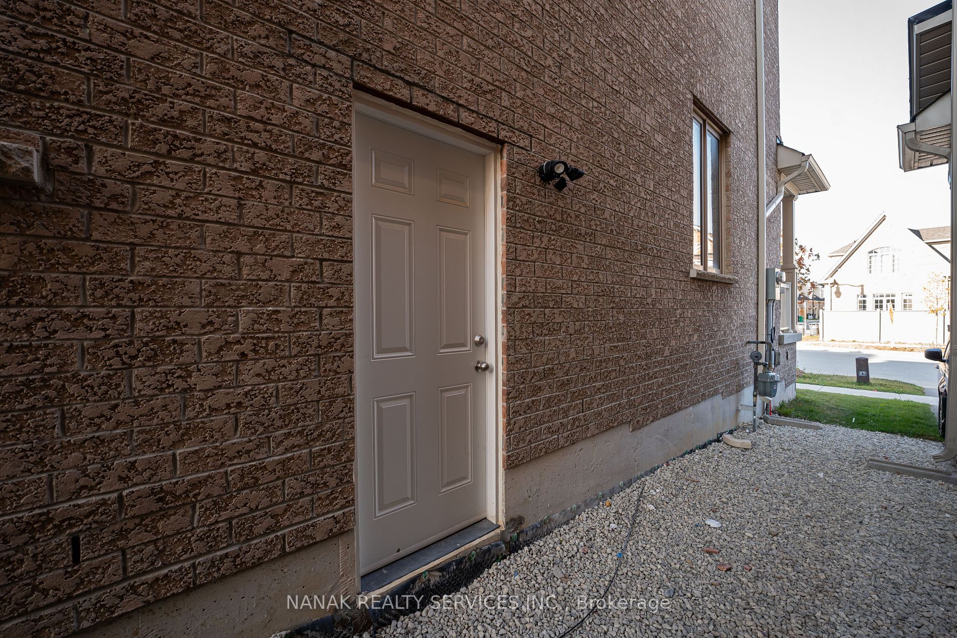 552 Brisdale Dr