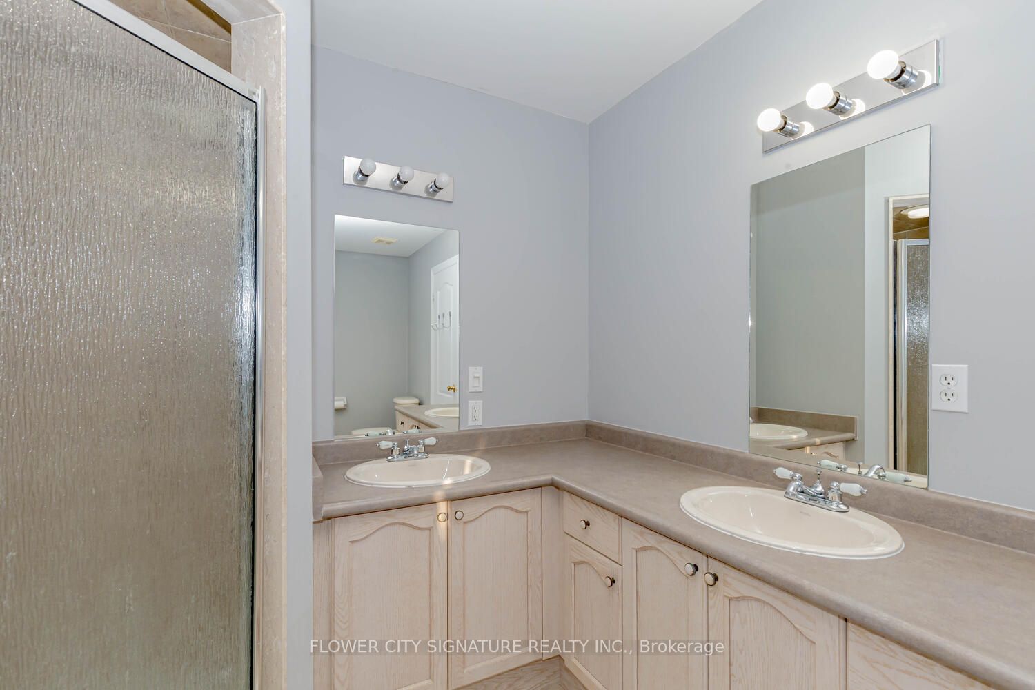 1105 Field Dr