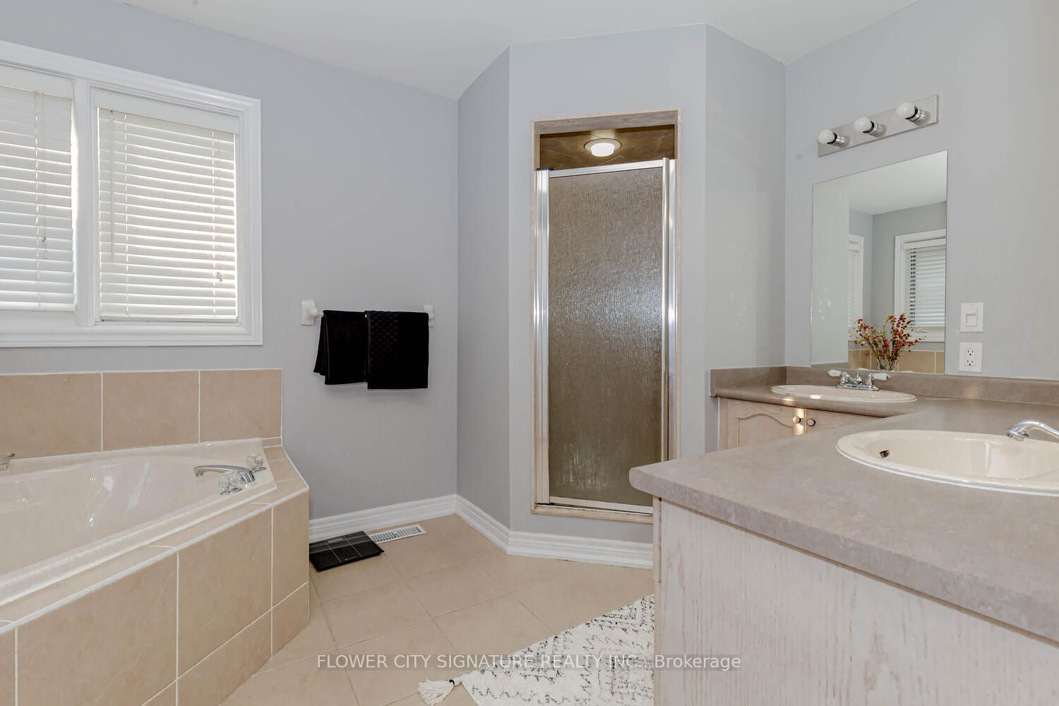 1105 Field Dr