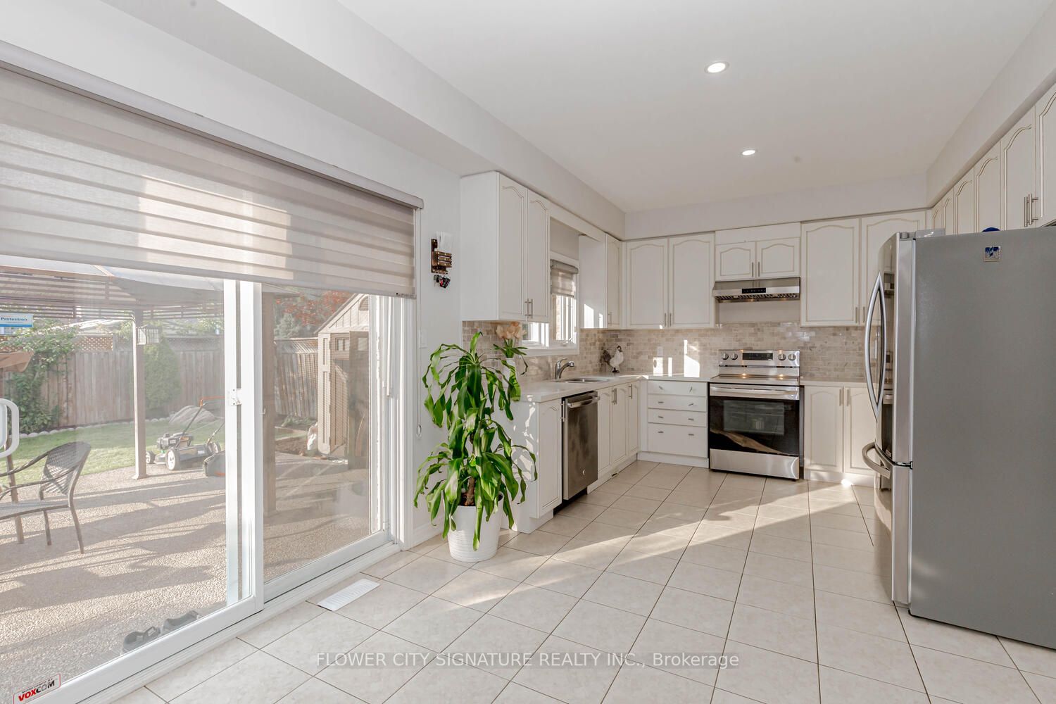 1105 Field Dr