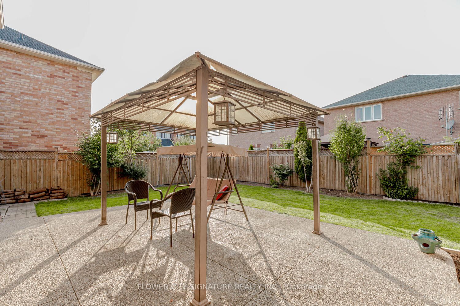 1105 Field Dr