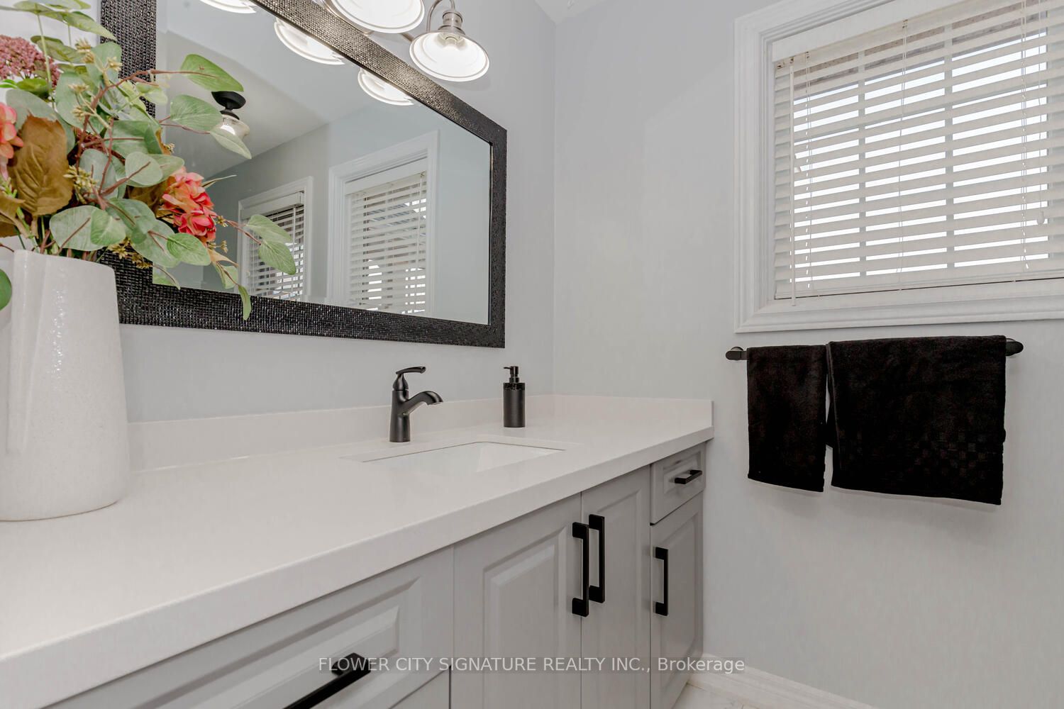 1105 Field Dr