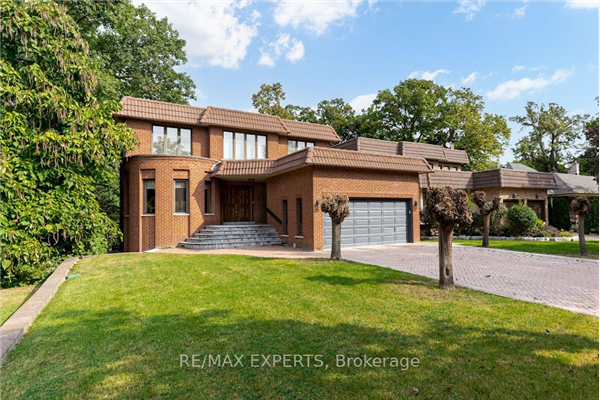 18 North Park Dr, Toronto