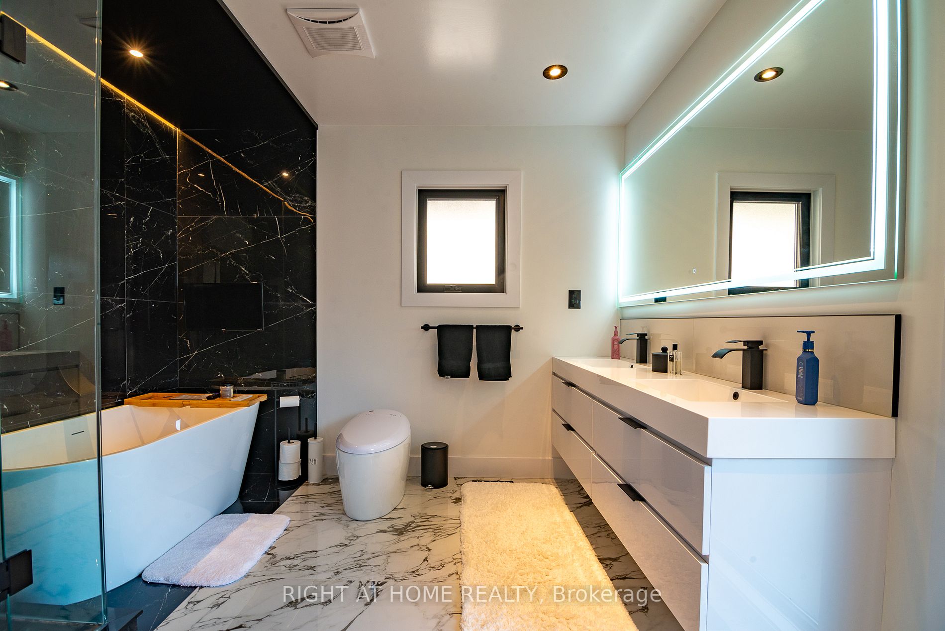 2482 Sharon Cres E