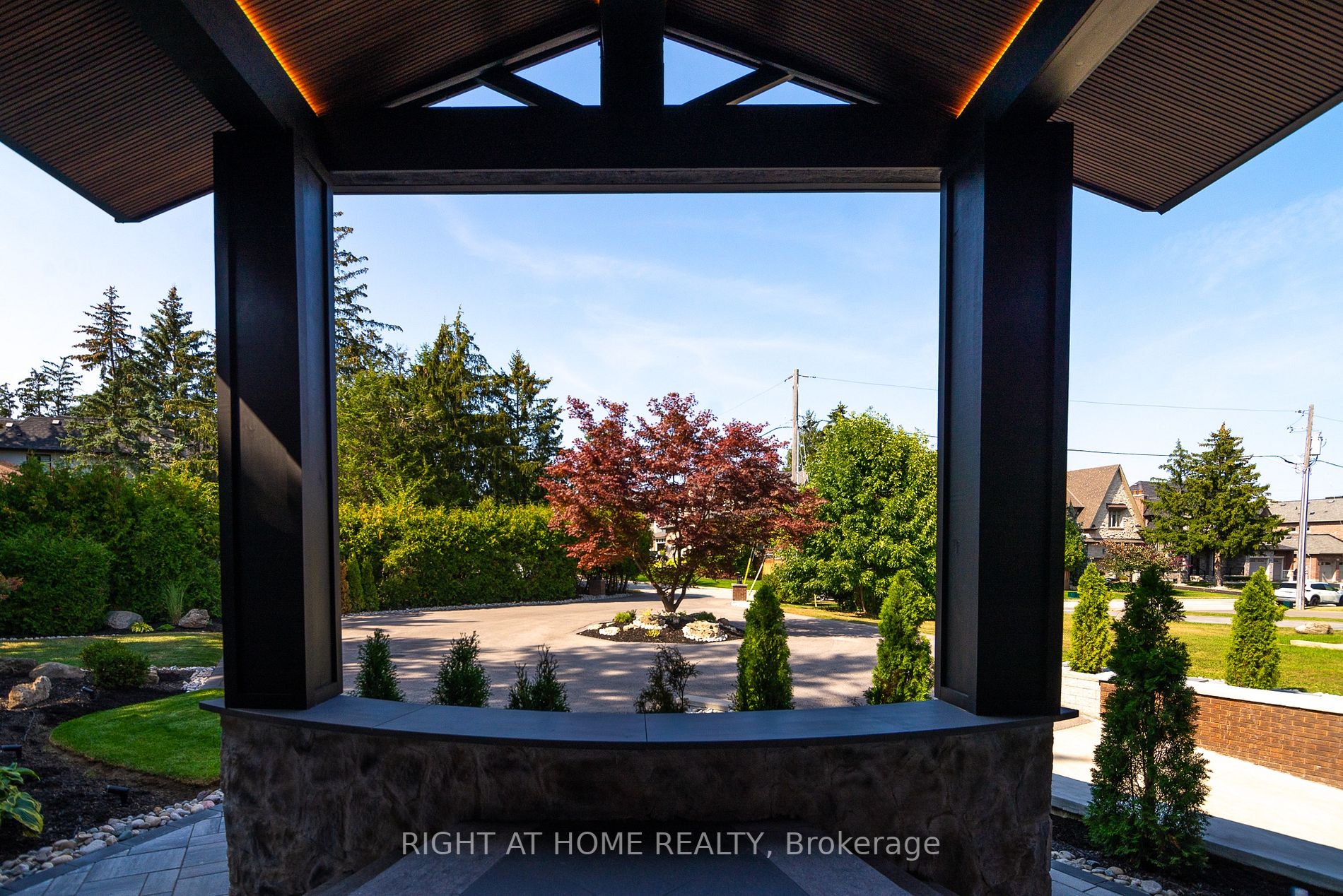 2482 Sharon Cres E