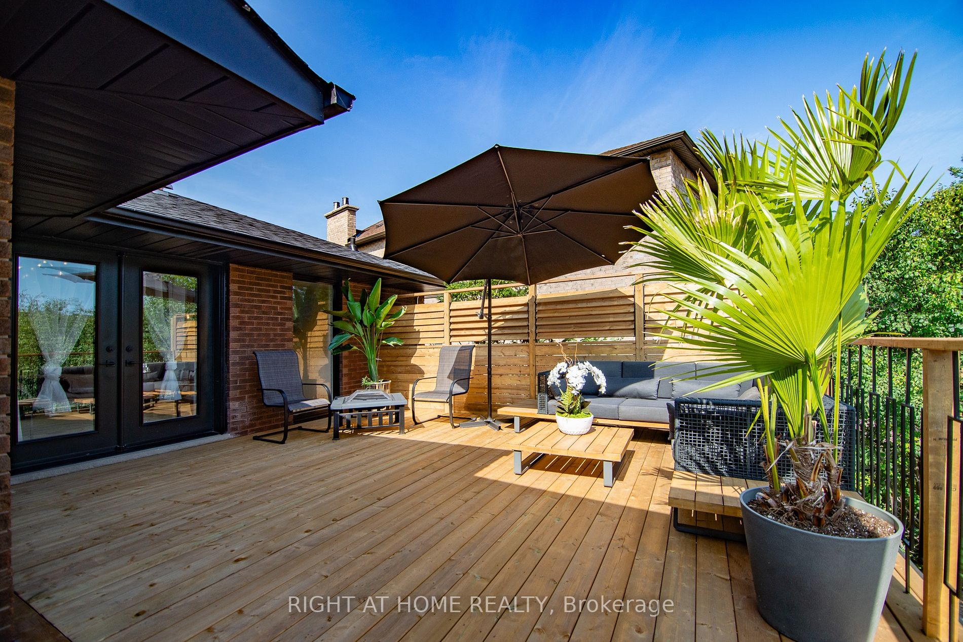 2482 Sharon Cres E