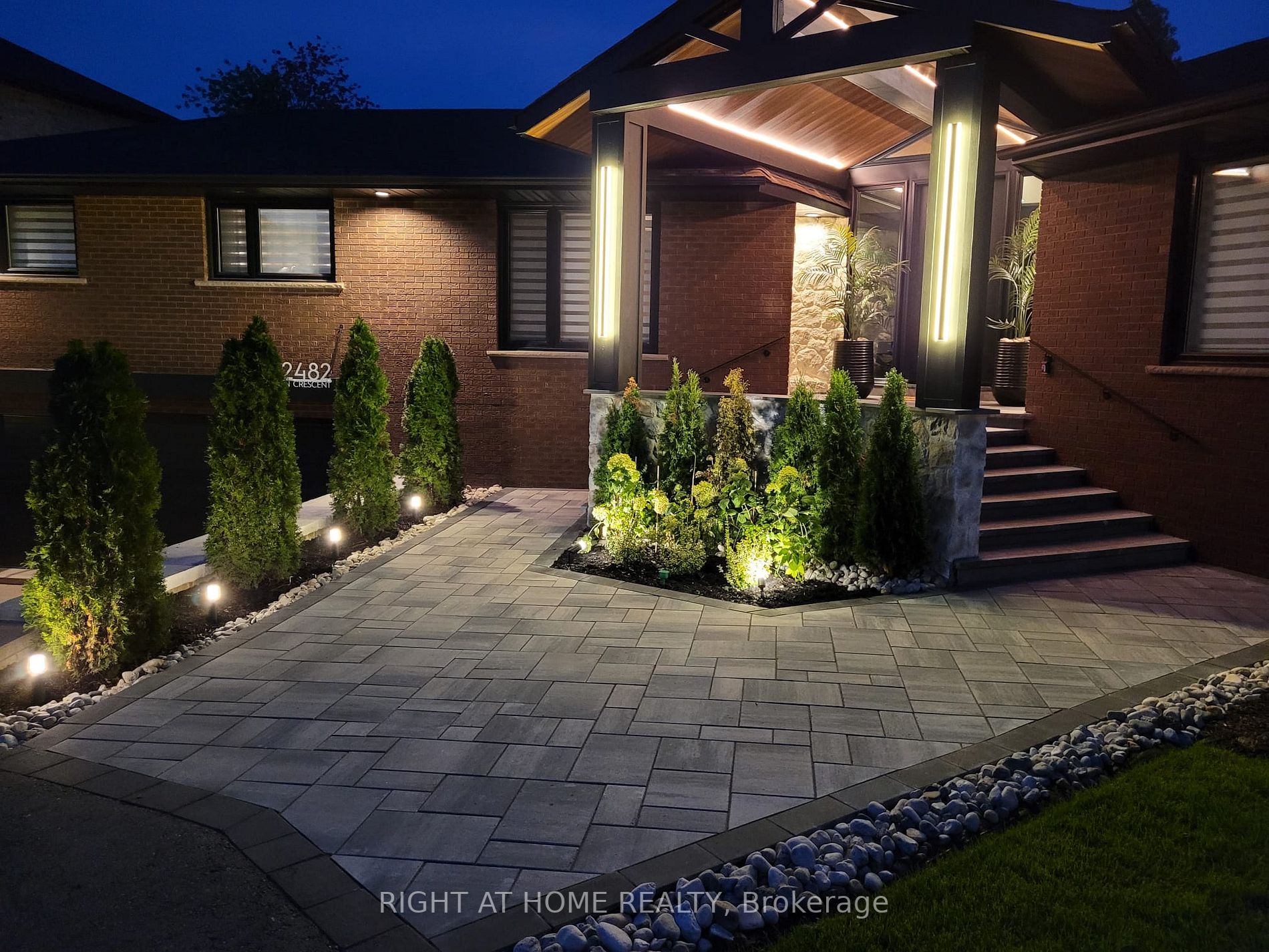 2482 Sharon Cres E