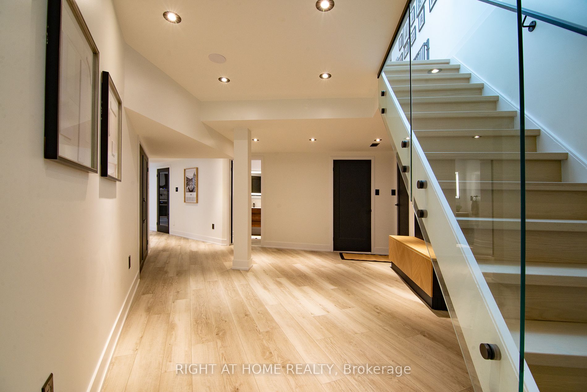 2482 Sharon Cres E