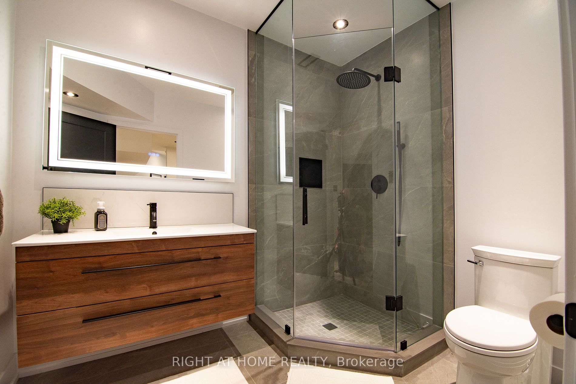 2482 Sharon Cres E