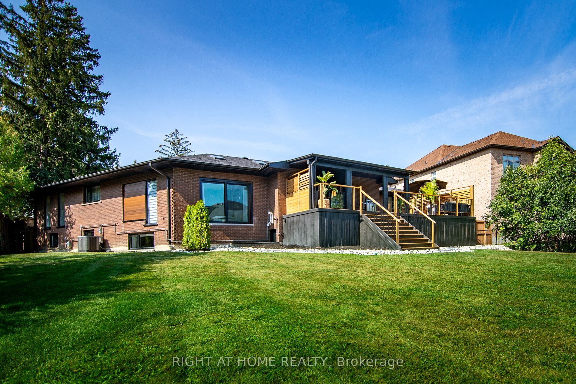 2482 Sharon Cres E