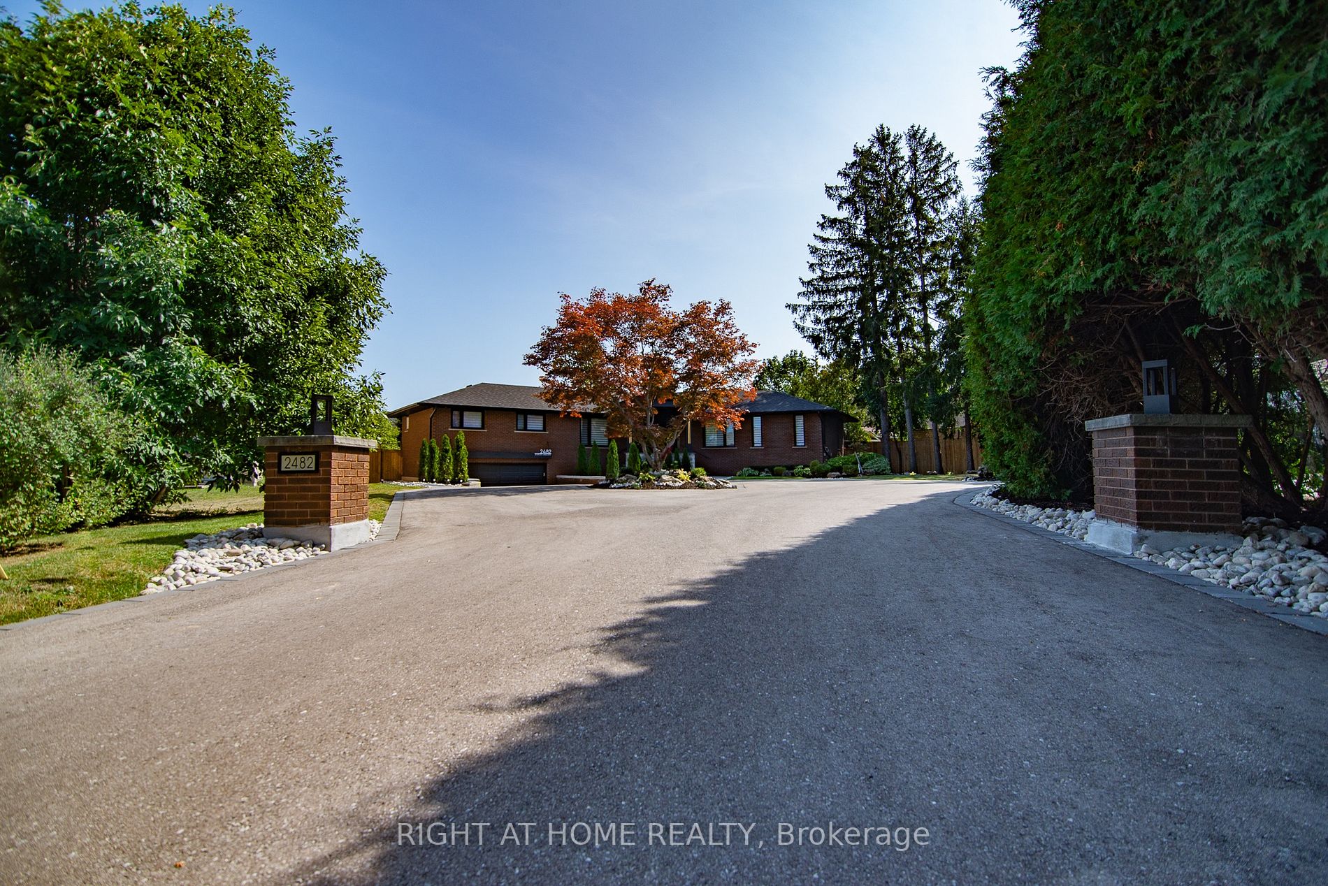 2482 Sharon Cres E