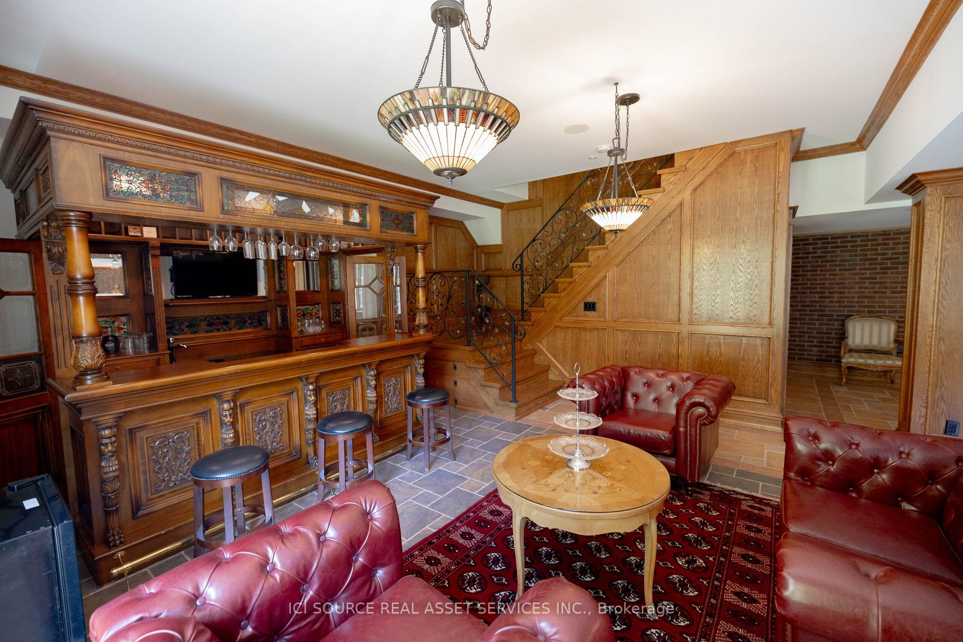 246 Riverside Dr