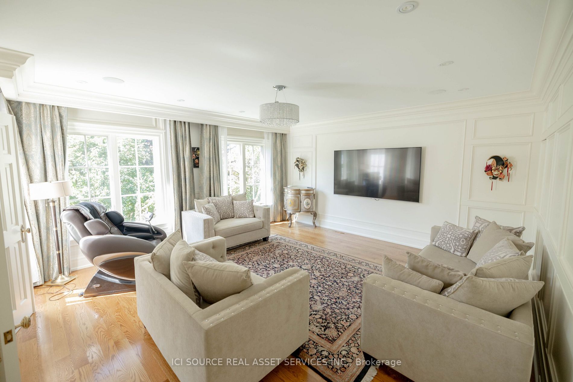 246 Riverside Dr