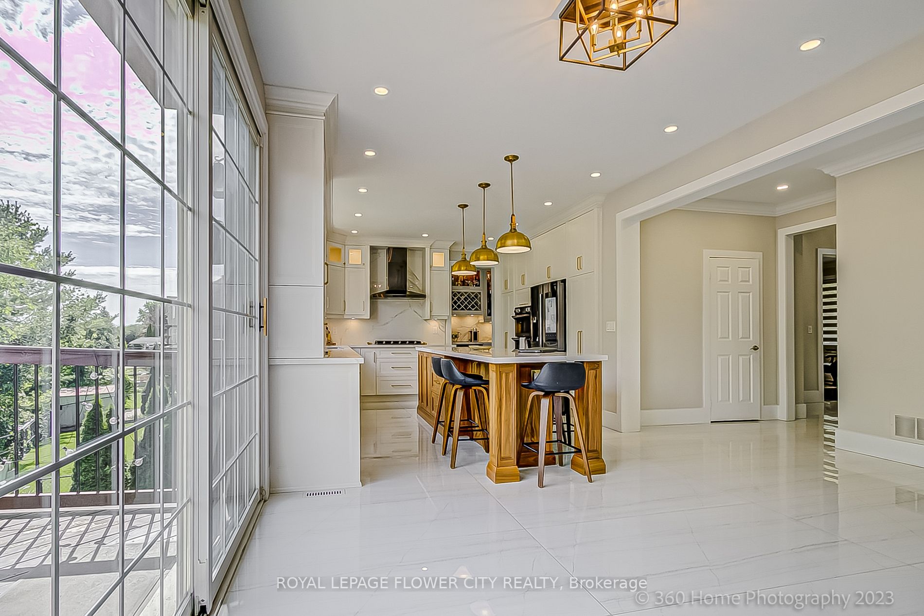 98 Treeline Blvd