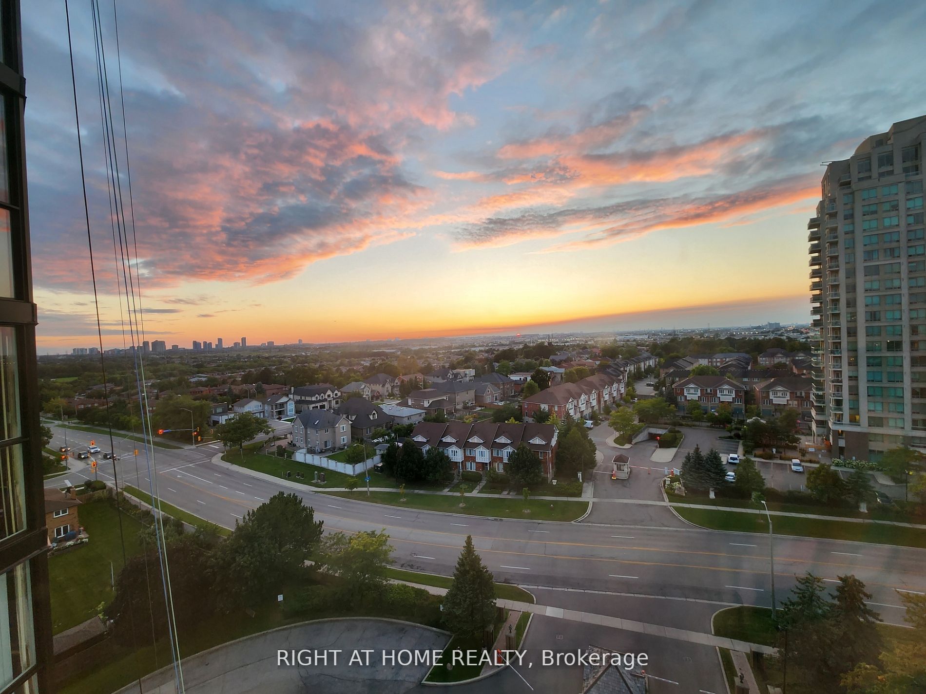1360 Rathburn Rd E, #1104