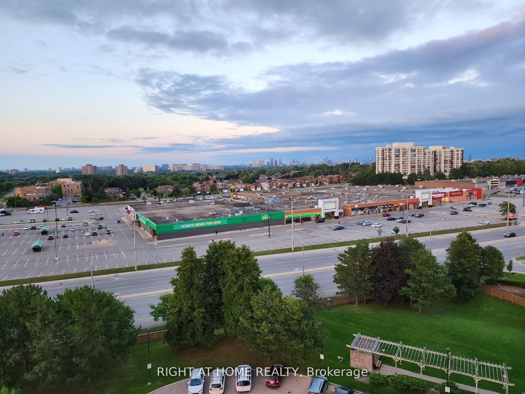 1360 Rathburn Rd E, #1104