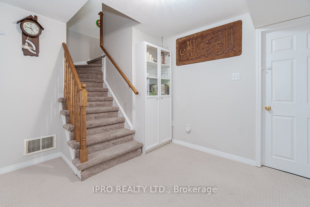417 Hobbs Crescent