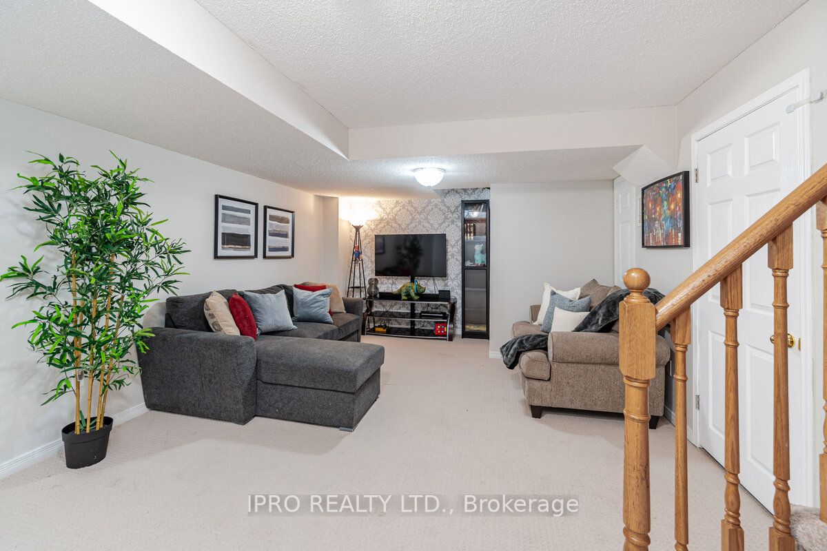 417 Hobbs Crescent
