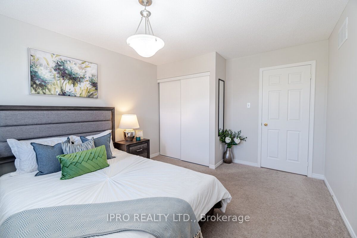417 Hobbs Crescent