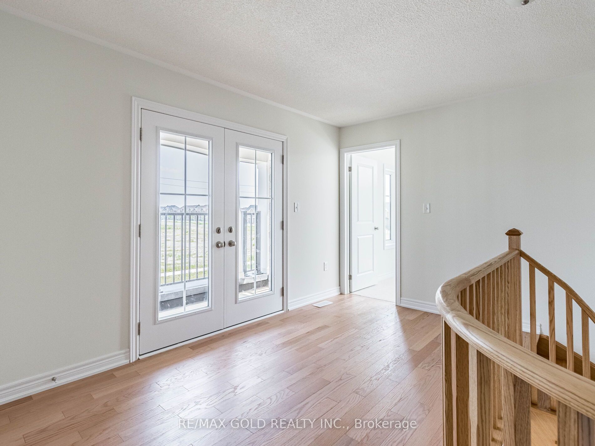 562 Brisdale Dr