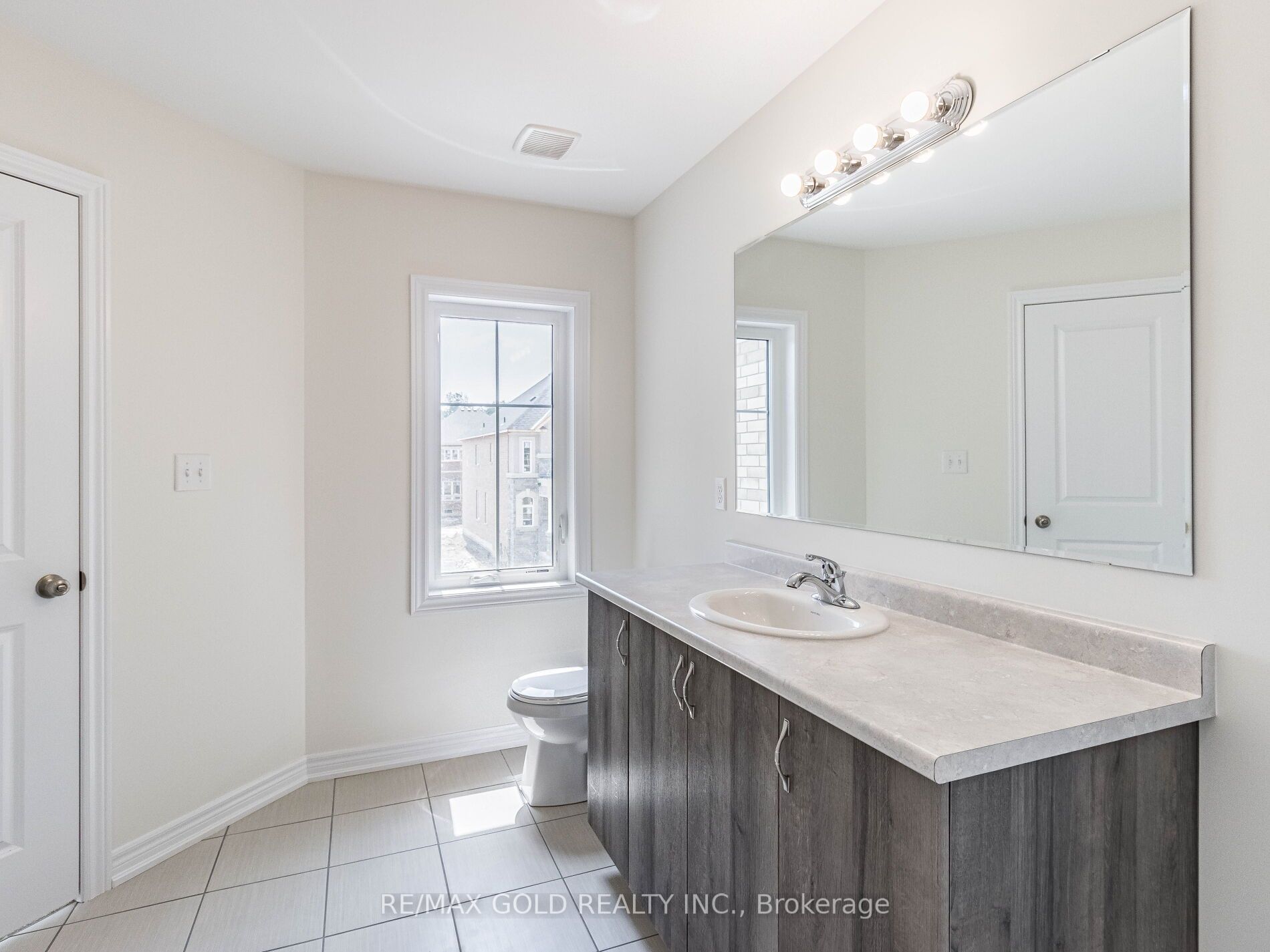 562 Brisdale Dr