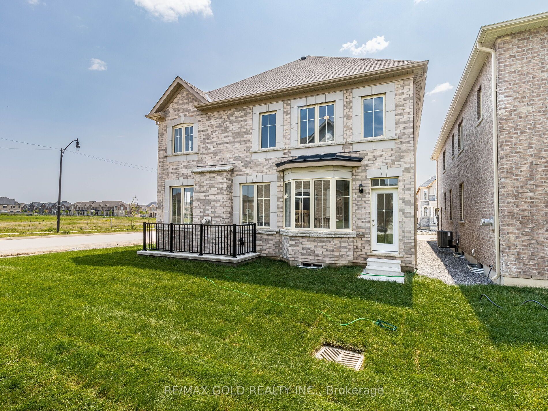 562 Brisdale Dr