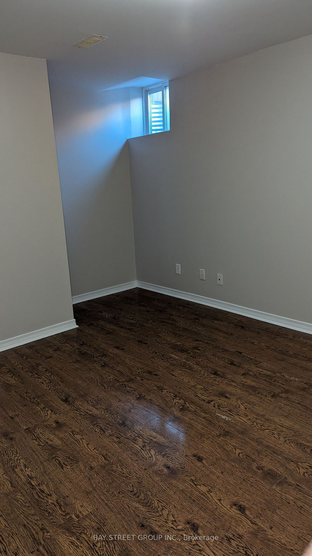 345 Queen Mary Dr