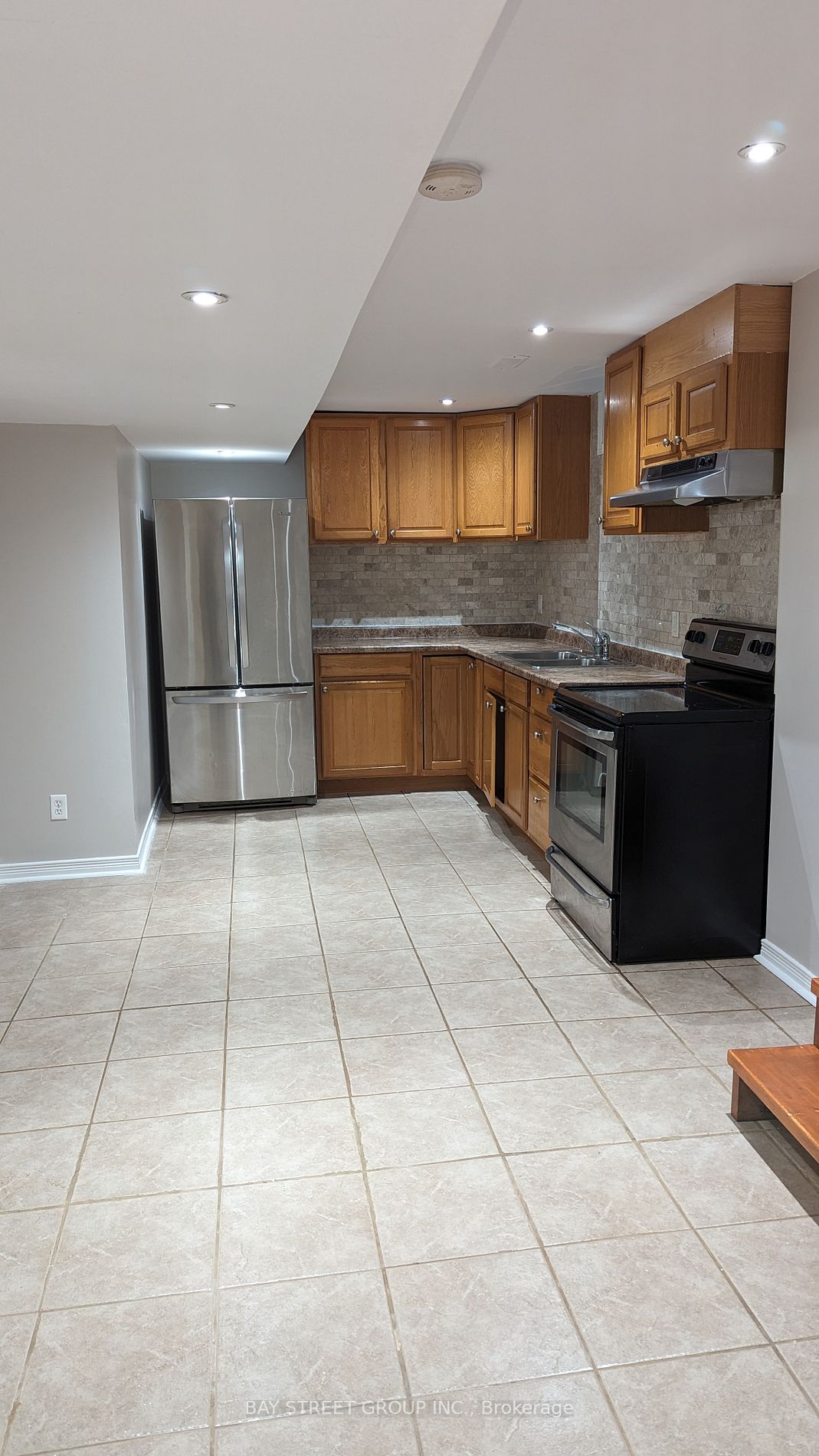 345 Queen Mary Dr