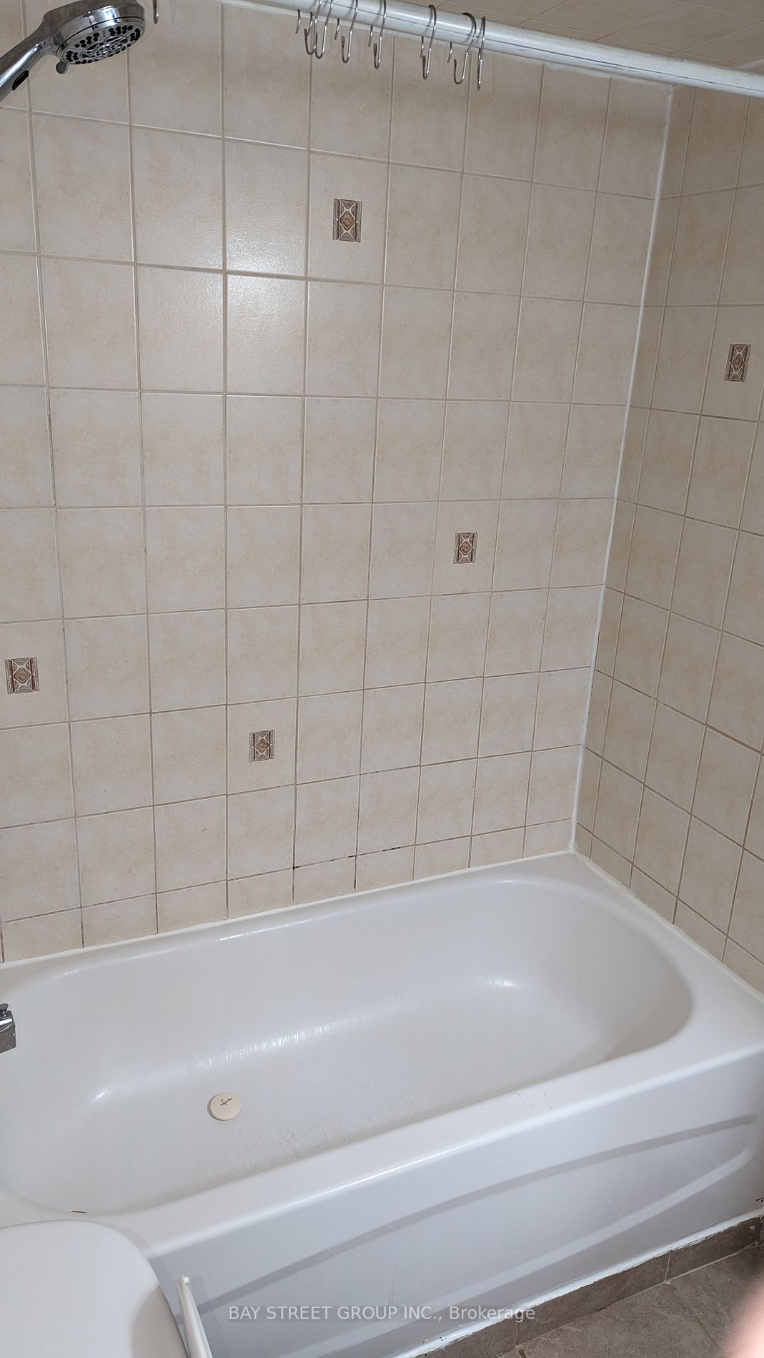 345 Queen Mary Dr