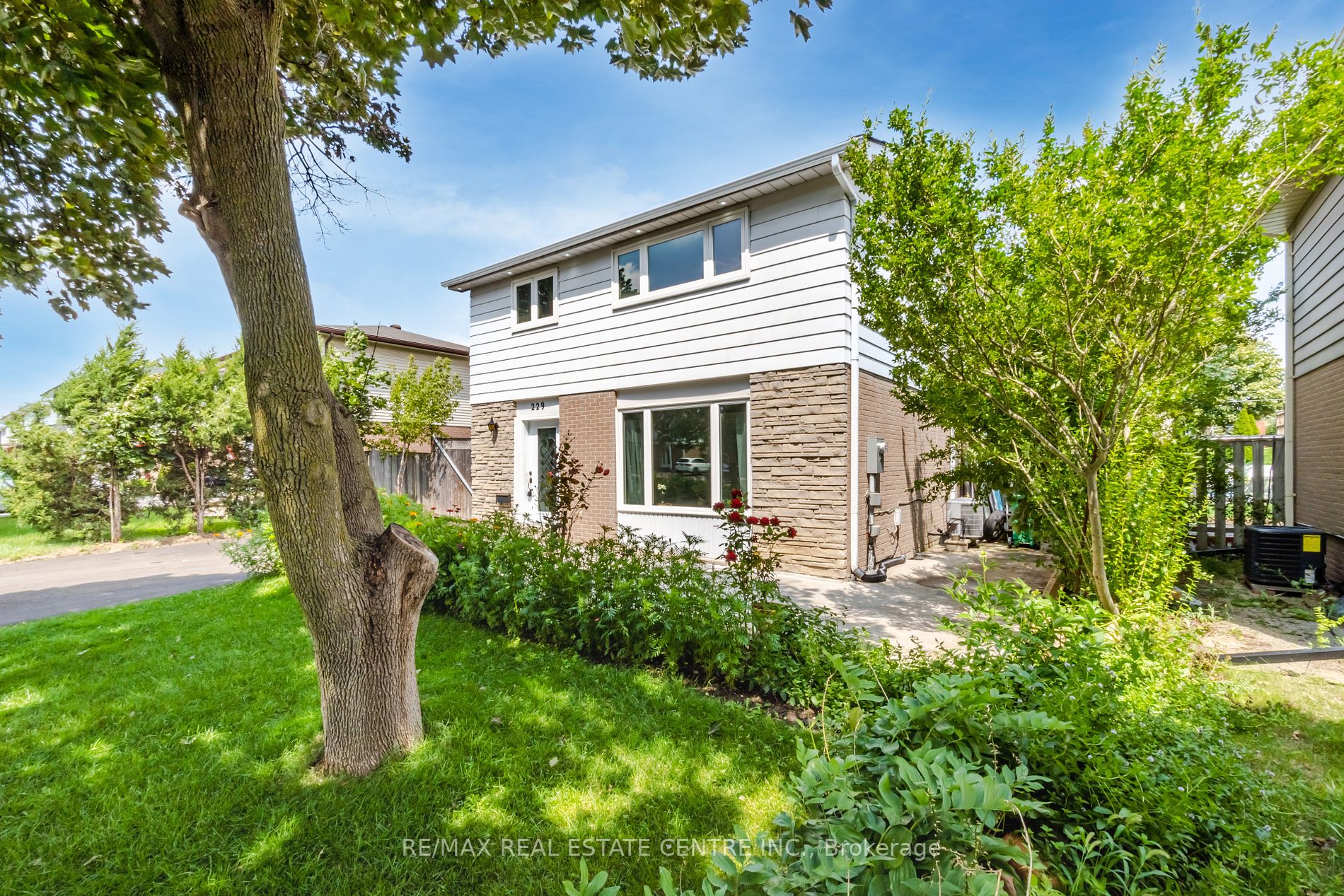 229 Archdekin Dr