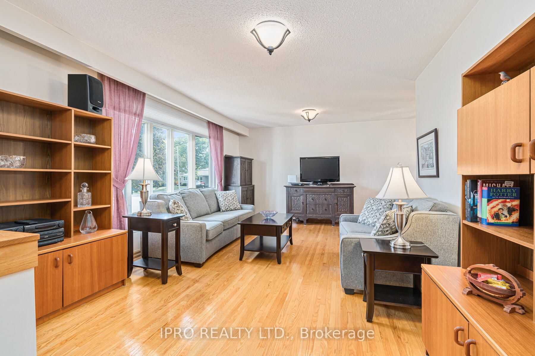 27 Eleanor Cres