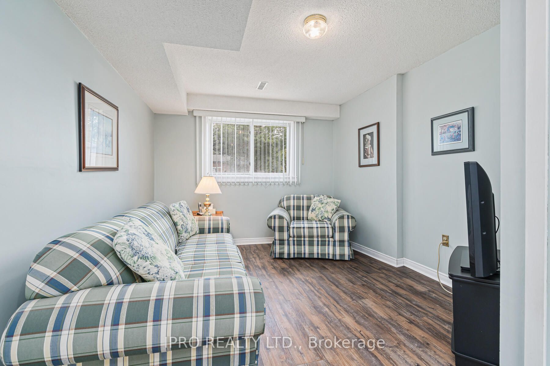27 Eleanor Cres