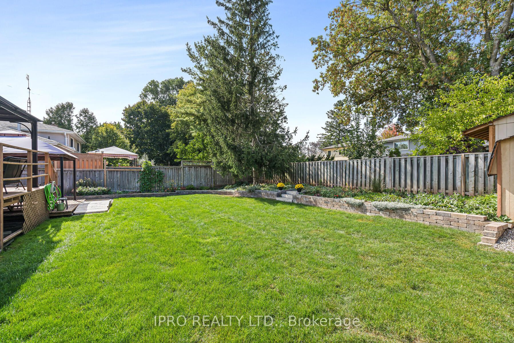 27 Eleanor Cres