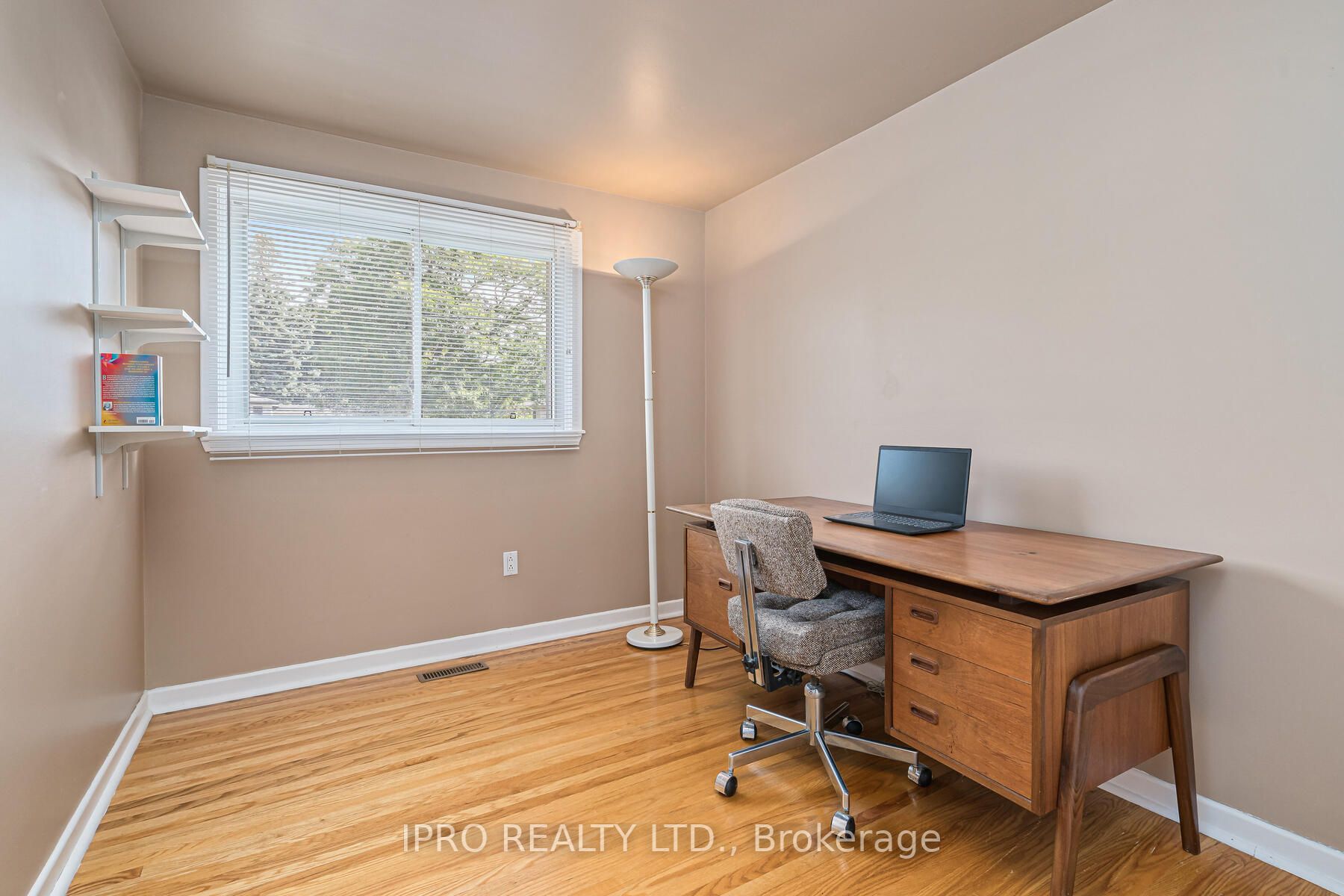 27 Eleanor Cres