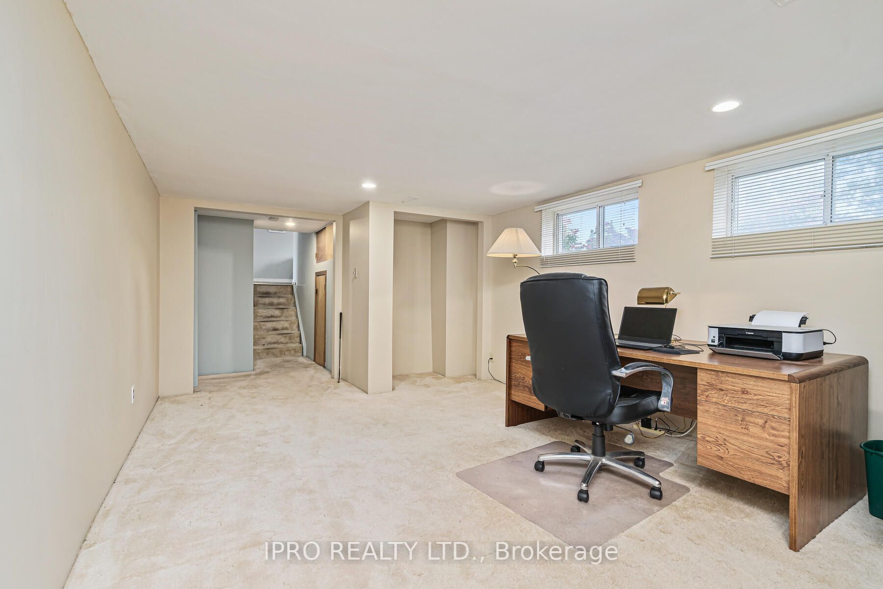 27 Eleanor Cres