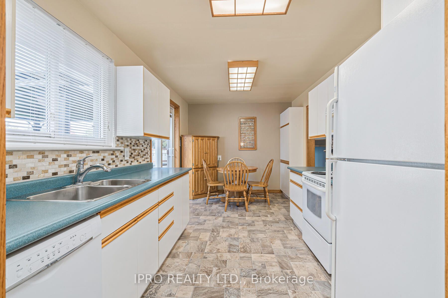 27 Eleanor Cres
