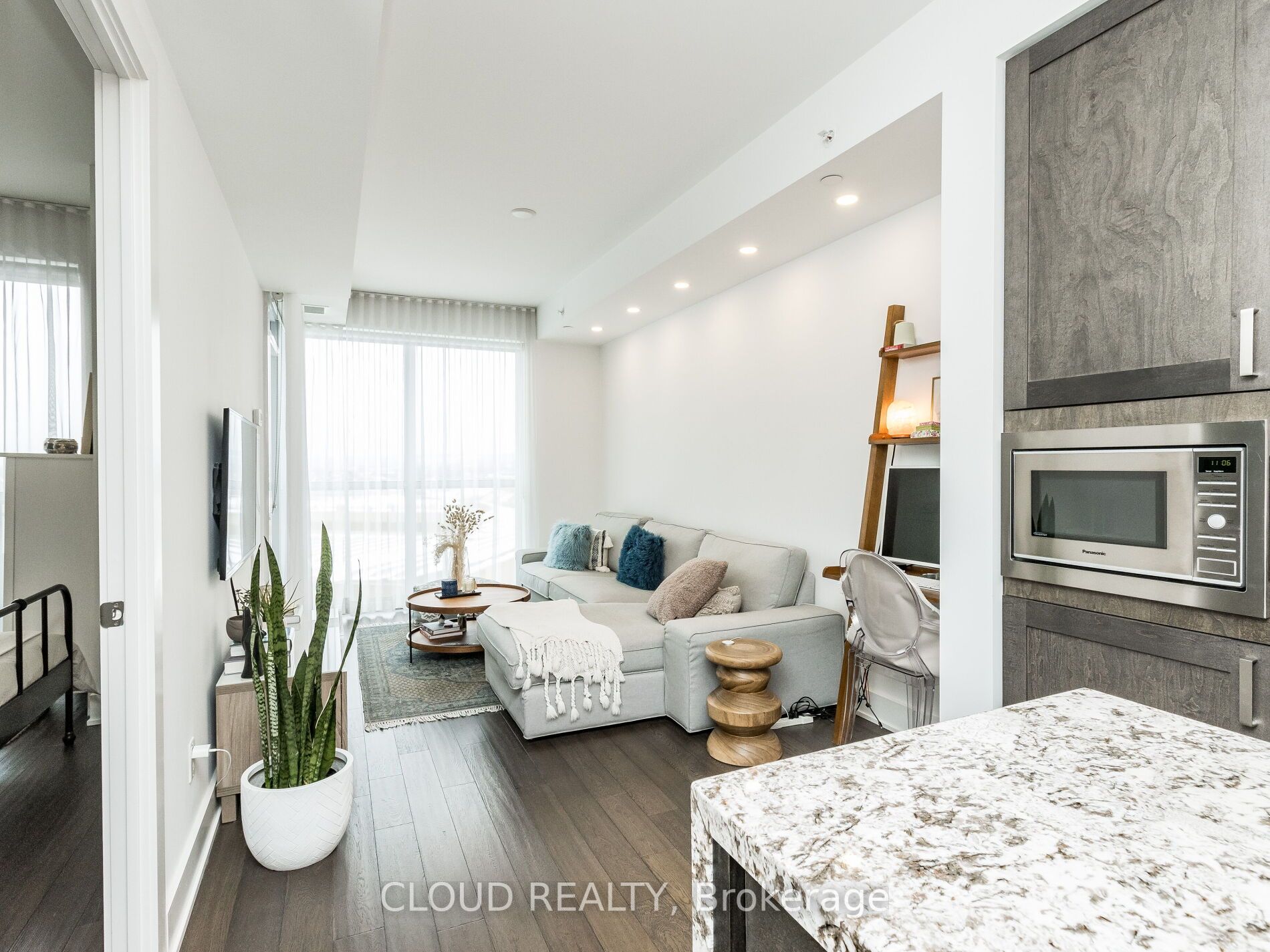 5220 Dundas Street, #D620