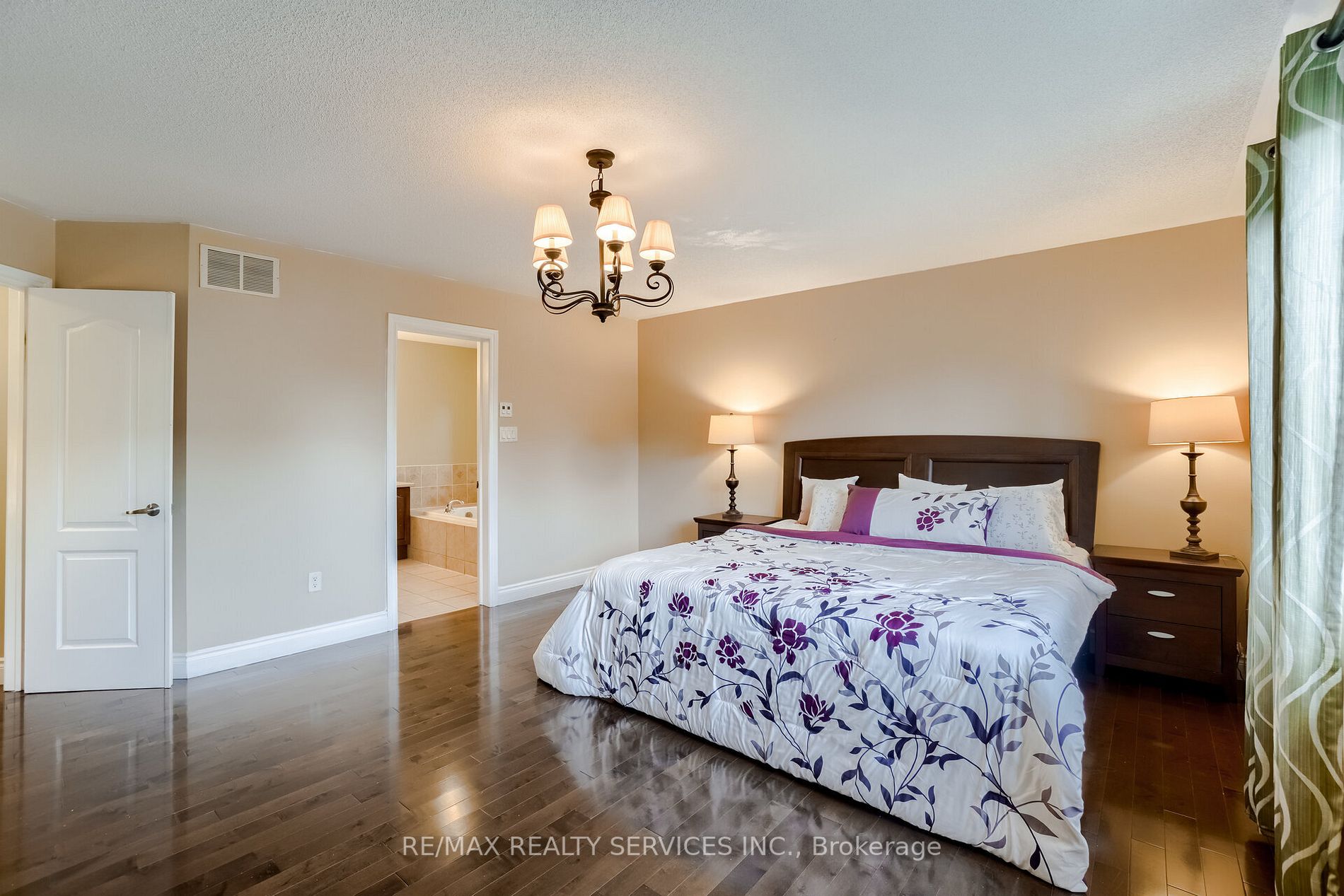 12 Mount Royal Circ