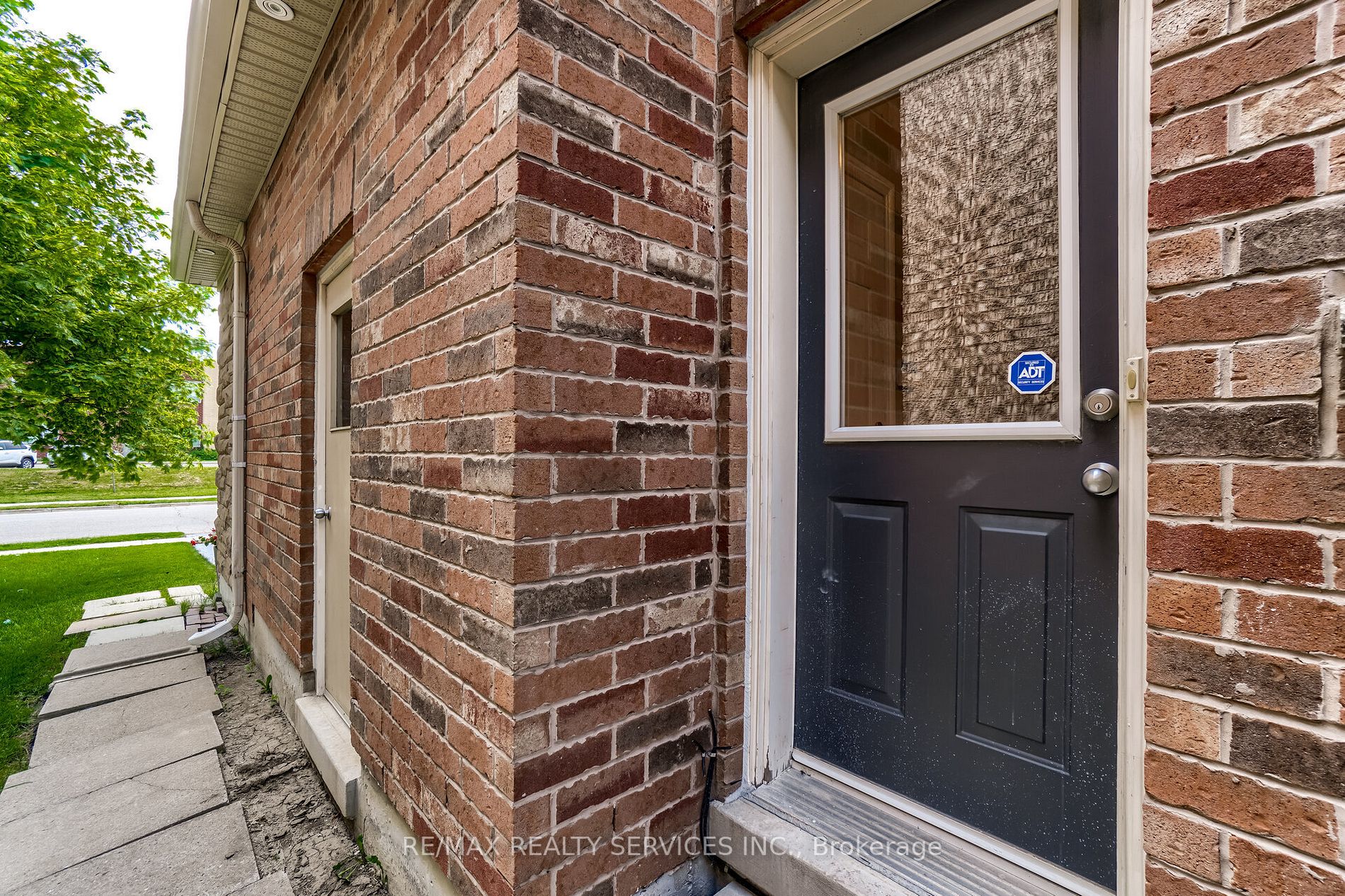 12 Mount Royal Circ