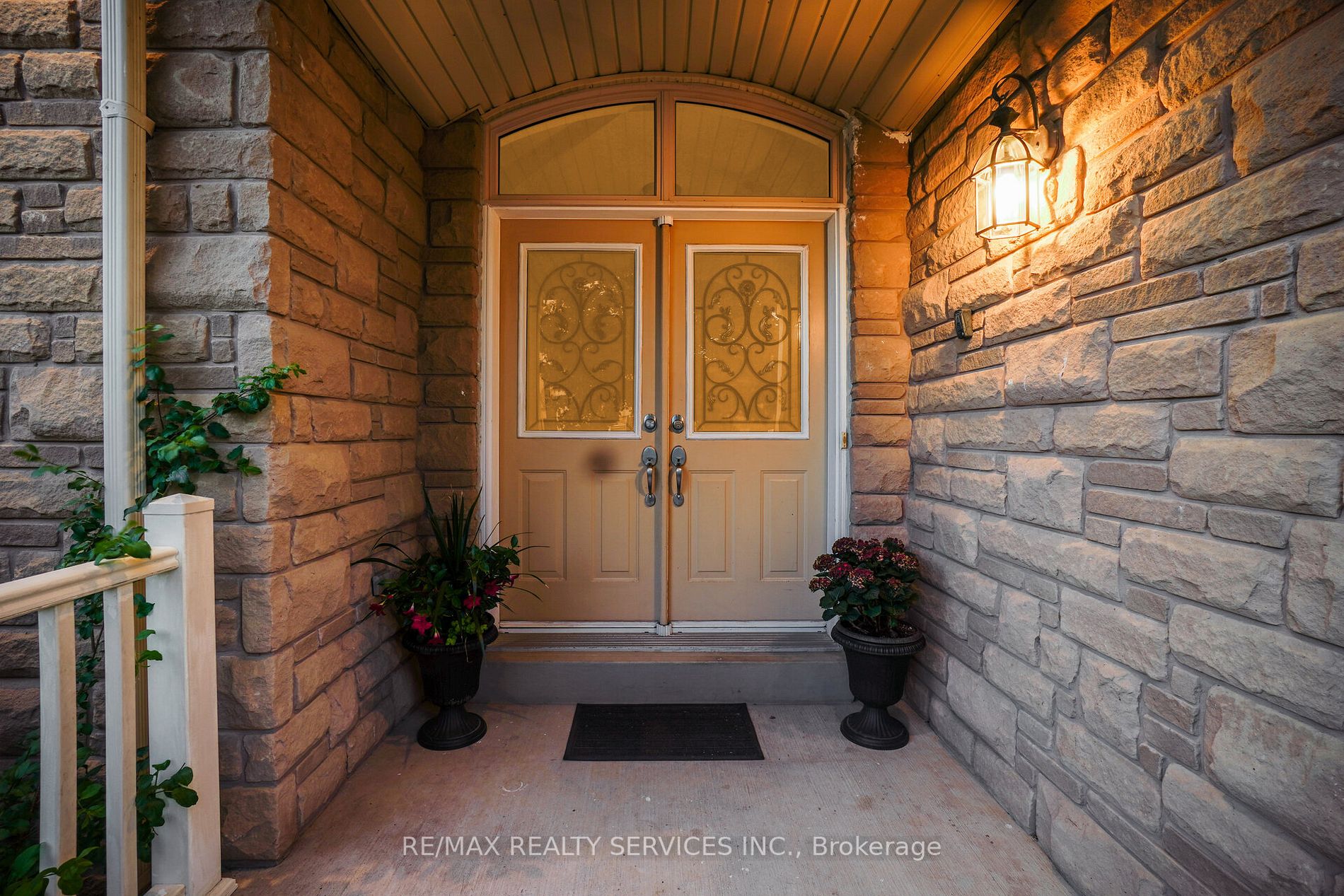 12 Mount Royal Circ