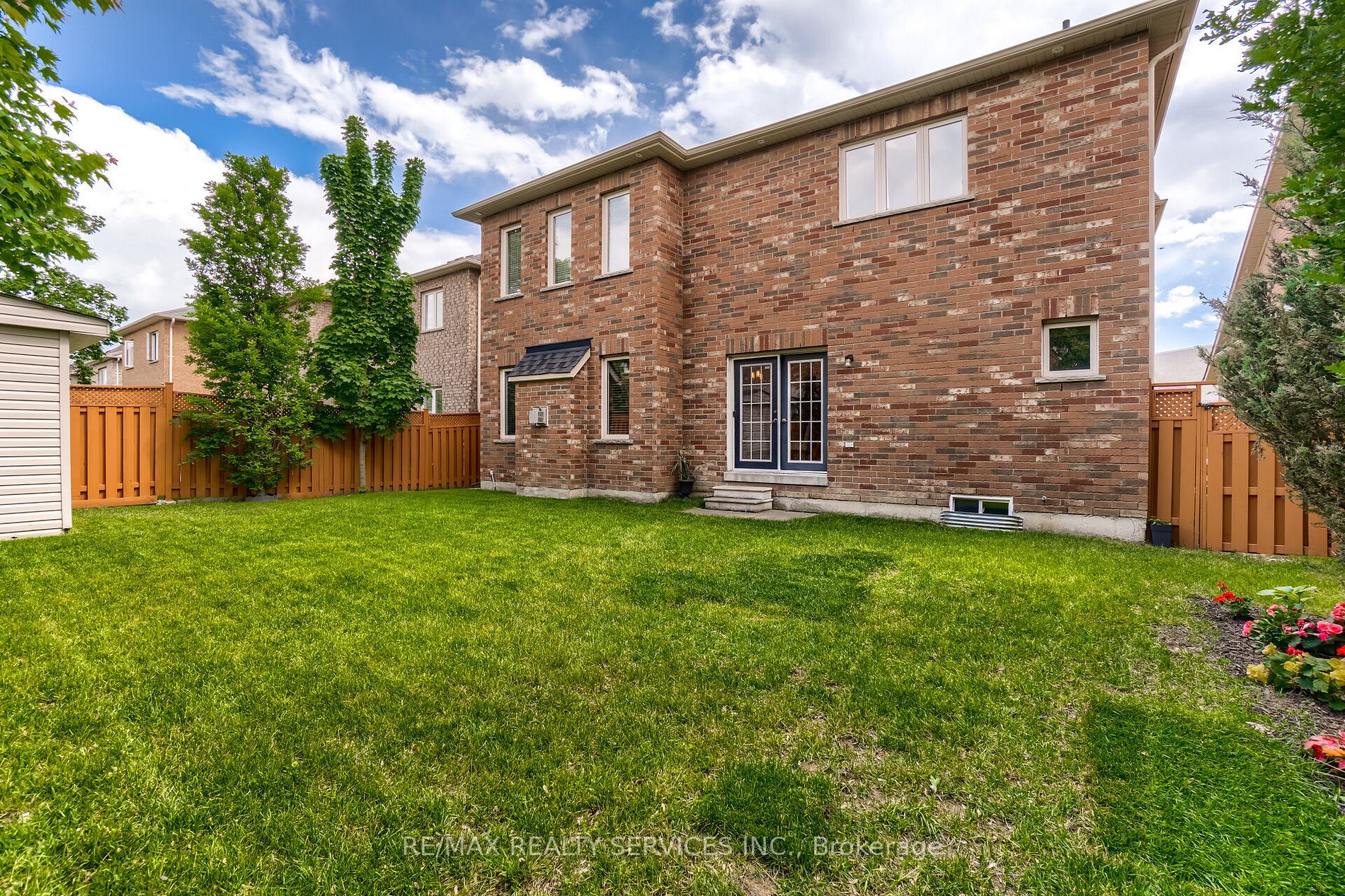 12 Mount Royal Circ