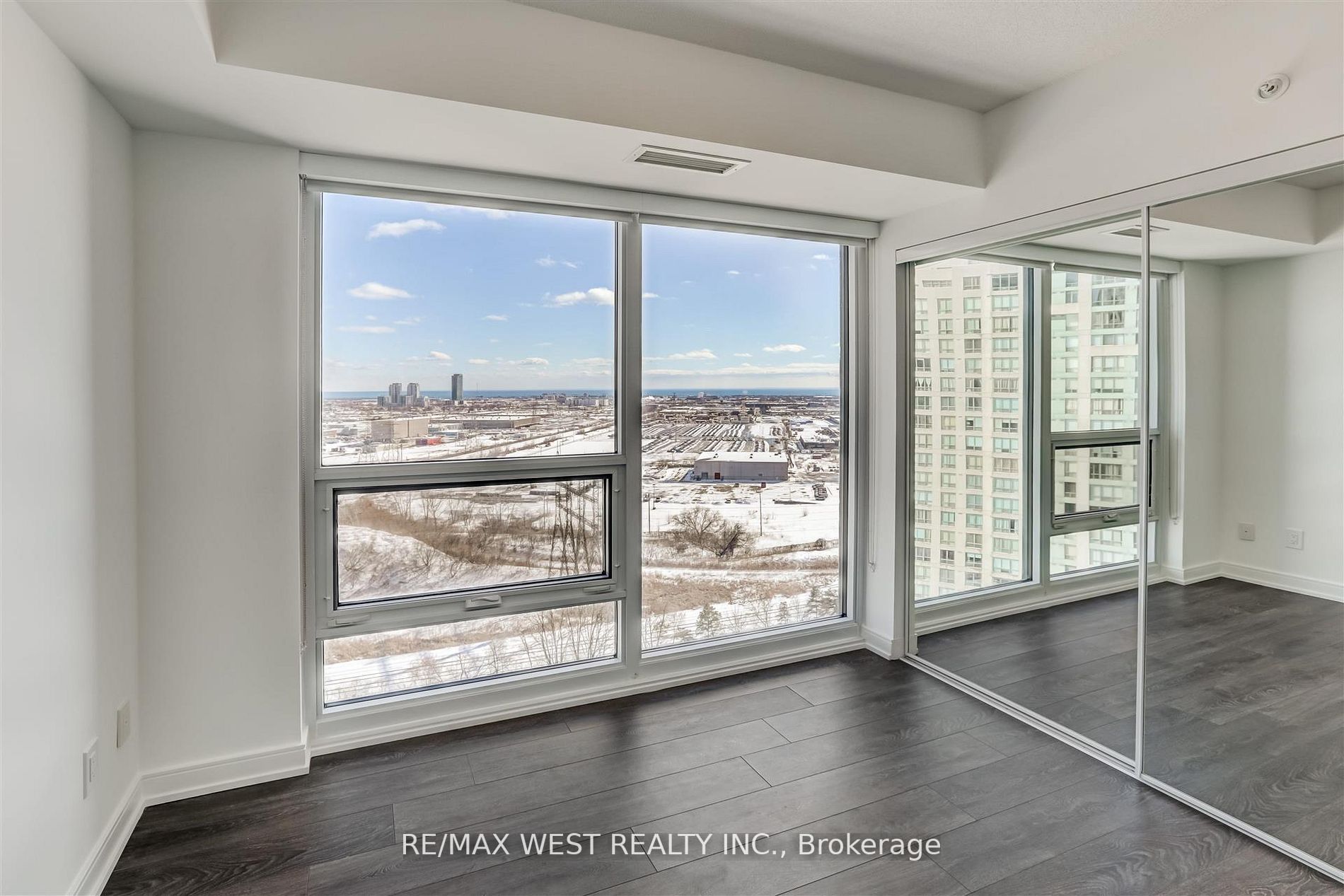 30 Samuel Wood Way, #1610