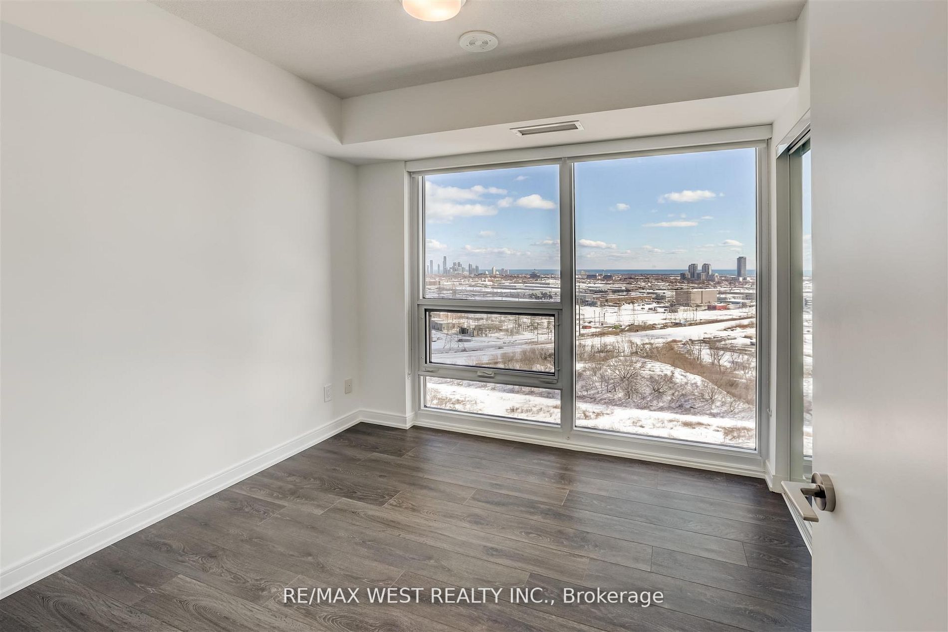 30 Samuel Wood Way, #1610