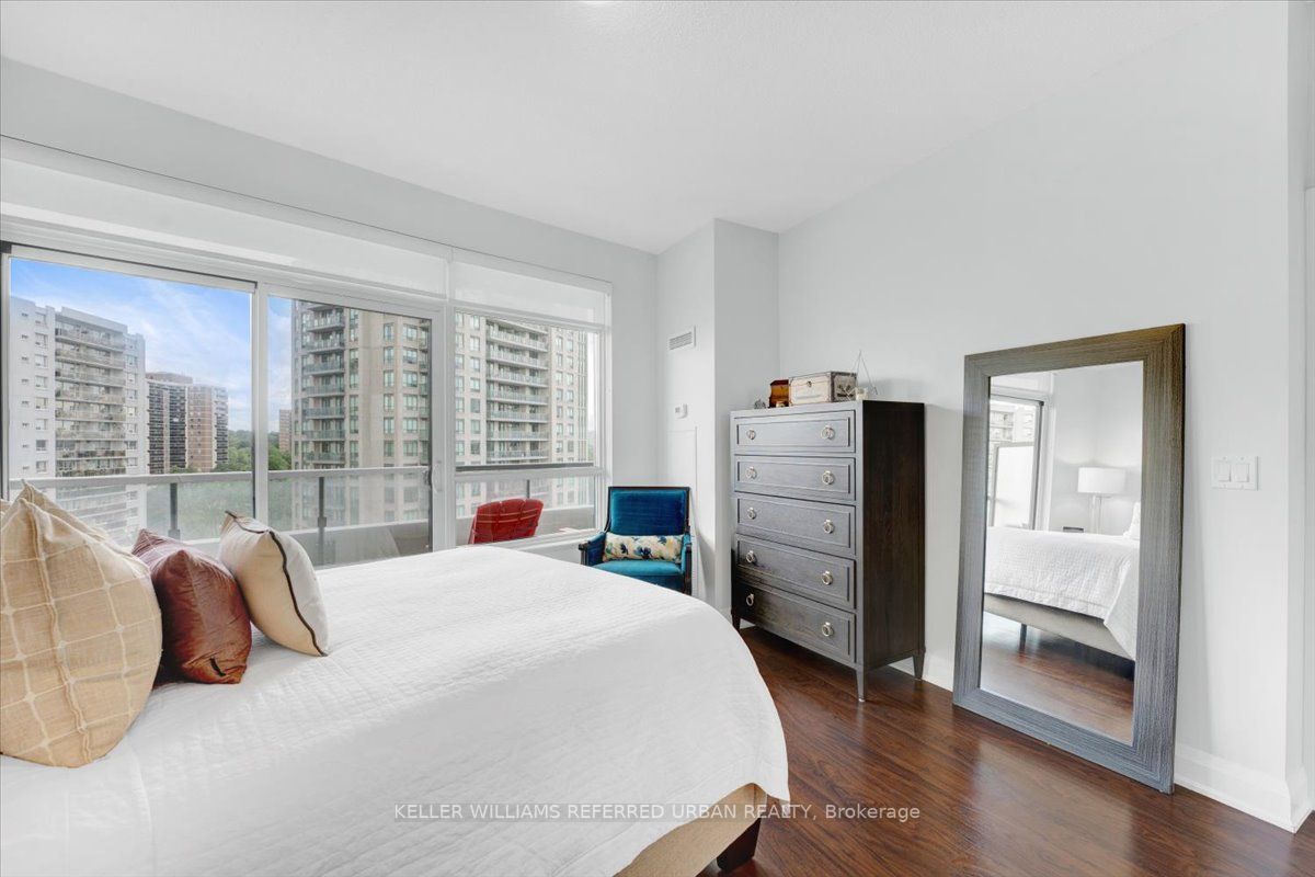 25 Fontenay Court, #808