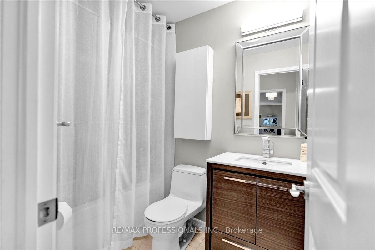 4196 Dundas St W, #413