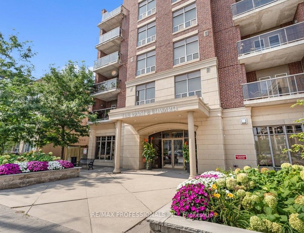 4196 Dundas St W, #413