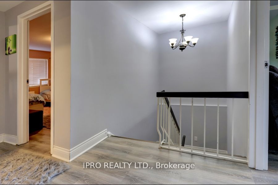 738 Briar Cres